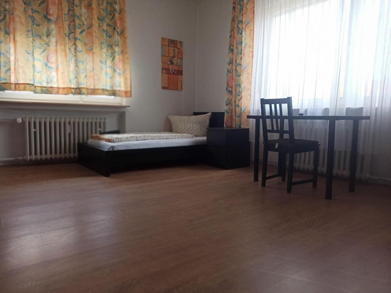 Monteurzimmer - Waldbronn Εξωτερικό φωτογραφία